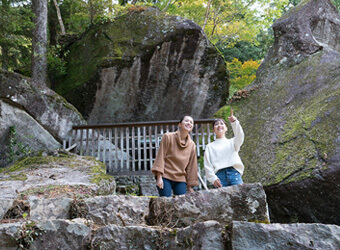 金山巨石群（岩屋岩蔭遺跡）